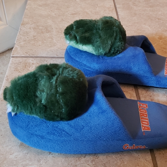 Slippers - Picture 3 of 5